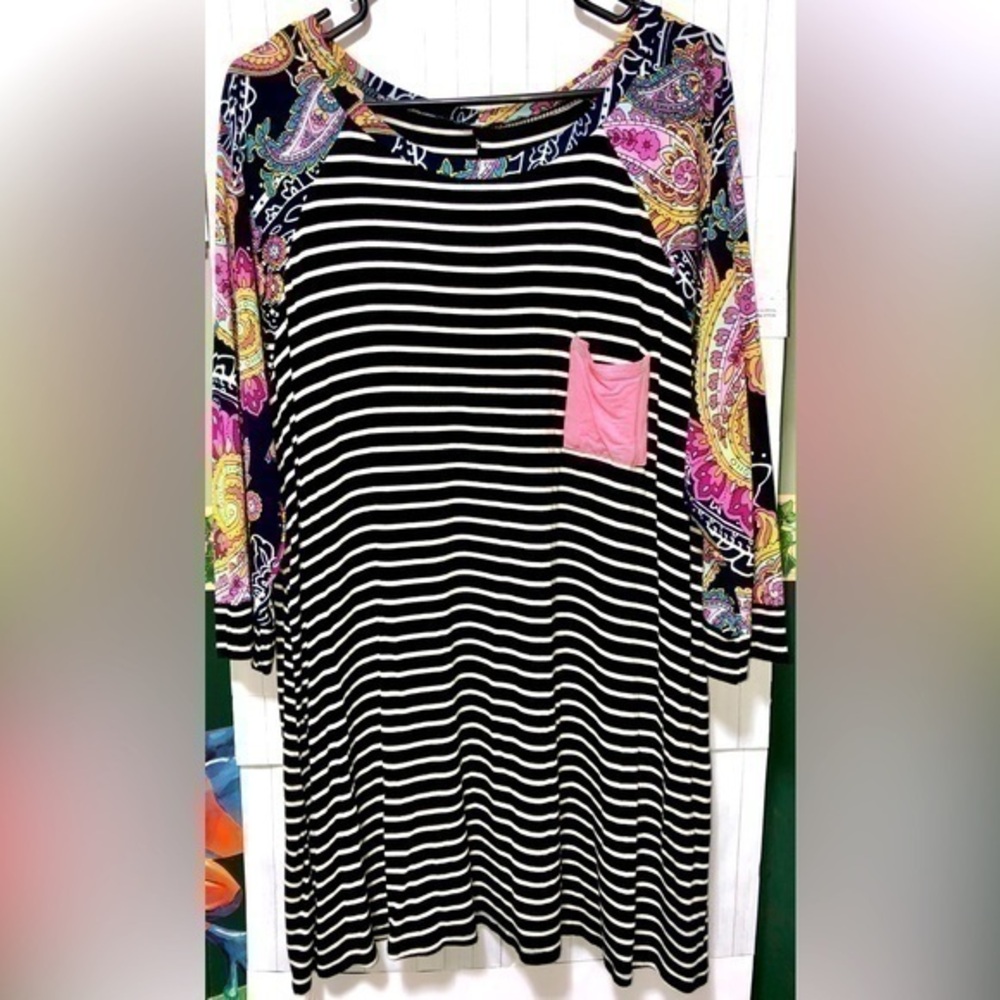 ✴️Chic Soul paisley striped mid length sleeve top